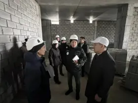 Виктор Романов проверил строительство двух школ, школы и детсада в Звездном