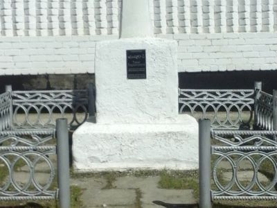 Обелиск в память Тани Тараниной - первой трактористки к-за "Комсомолец"