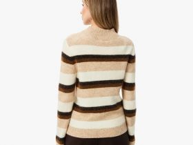 Женский свитер Lacoste в полоску с высоким воротом классического кроя