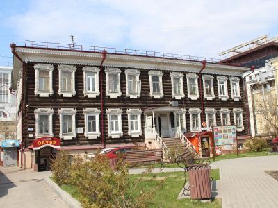 3-х этажный дом на кирпичном цокольном этаже