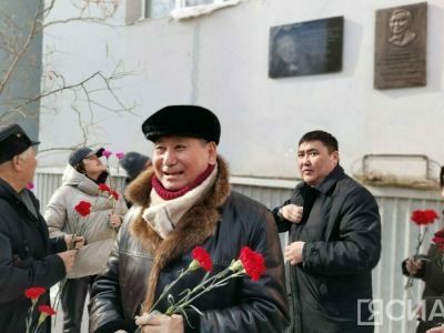 В Якутске торжественно открыли мемориальную доску выдающегося директора Саха театра