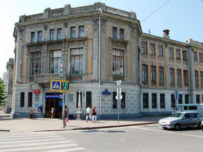 Здание, в котором 9 мая 1919 года на городском собрании рабочих выступал М.И.Калинин