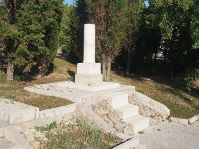 Могила капитана 1 ранга Н.Ф. Серкова