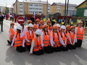 Вилюйск преображается: в День города на набережной «Поющие пески» зазвучала новая музыка