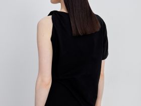 Топ из хлопка с открытым плечом и фигурным узлом