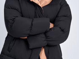 Стеганый пуховик с воротником-стойкой