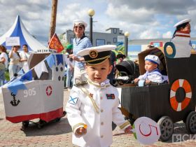 «Кындыкан, ракета и синий трактор»: в Якутске состоялся парад колясок