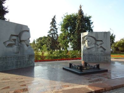 Памятник-монумент в честь боевой и трудовой славы ярославцев в годы Великой Отечественной войны 1941-1945 гг.