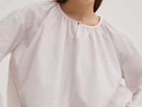 Блузка с округлым вырезом свободного силуэта