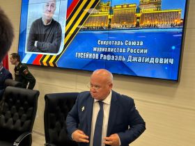 Секретарь СЖР  Рафаэль Гусейнов  выступил на Международном антифашистском конгрессе в Москве