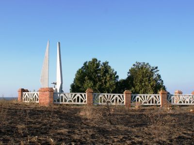 Братская могила советских воинов