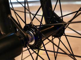 Экстремальный велосипед Stark Madness BMX 4, год 2024, цвет Серый-Синий, ростовка 9