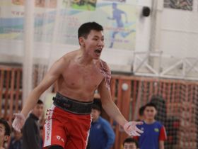 В селе Хатассы выявлены чемпионы Якутска по мас-рестлингу