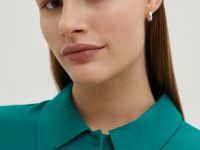 Блузка свободного силуэта с отложным воротником