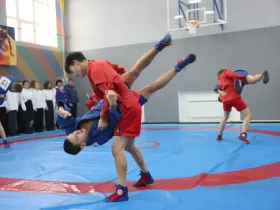 В Томмоте открыли после реконструкции школьный спортзал