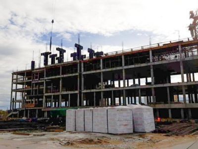 Строители SMART-поликлиники в Якутске вышли на отметку третьего и четвертого этажей