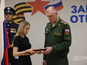 В Якутске вручили ордена и медали родным погибших военнослужащих