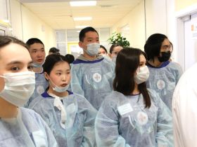 Школьники Якутии проходят профориентационный конкурс Минздрава