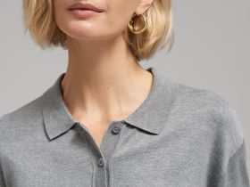 Легкий джемпер-поло прямого кроя