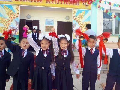 ФОТОФАКТ: В Таттинском улусе три пары близняшек пошли в школу