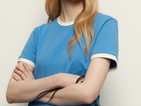 Футболка из хлопка с контрастной окантовкой