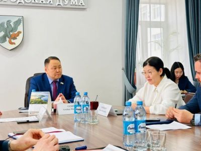 Планы по развитию пригородных автобусных маршрутов обсудили в Якутской гордуме