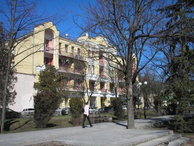 Здание гостиницы "Машук" (бывш."Бристоль"), в котором в 1918 году находился ЦИК Северо-Кавказской республики