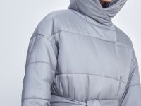 Стеганое утепленное пальто с поясом