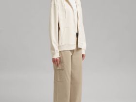 Толстовка объемного кроя из футера