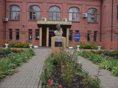 Бюст Героя Советского Союза старшего лейтенанта Н.А.Рубана