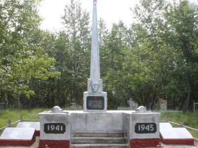 Памятник воинам, погибшим в годы Великой Отечественной войны (1941-1945 гг.) (Братская могила с обелиском)