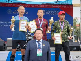 Сотни якутян в национальной одежде пробежали на марафоне Олонхо