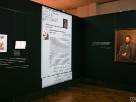 В Якутске открылась выставка «Эволюция образа Толстого: от Ге до Гинцбурга»