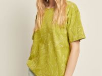 Футболка свободного силуэта с цветочным принтом