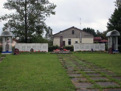 Братское захоронение советских воинов, погибших в 1919 и 1941-44 гг.