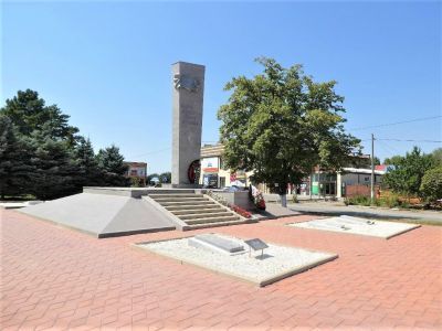 Мемориальная плита на могиле И.О.Коломийцева - первого посла РСФСР в Иране