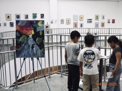 В SMART-библиотеке Якутска открылась выставка юных художников «Мир детства»