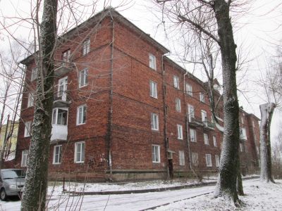 Здание, в котором с 1944  по 1955 год работал главным редактором Смолгиза и руководителем областной писательской организации поэт Рыленков Николай Иванович. Здесь в эти годы неоднократно бывали поэты Исаковский Михаил Васильевич, Твардовский Александр Три