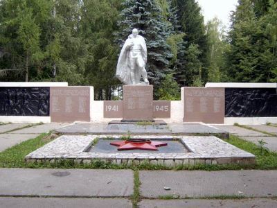 Братская могила с захоронением воинов, погибших в период Великой Отечественной войны 1941—1945 гг.