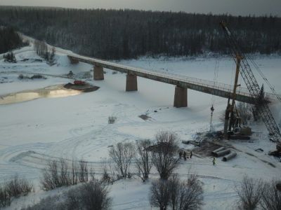 В Якутии идут работы по реконструкции моста через реку Нюю