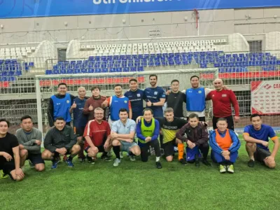 В Якутске провели традиционный футбольный матч между правительством и парламентом