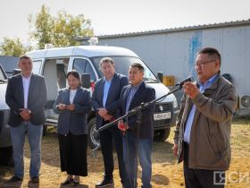 Передвижные лаборатории передали ветеринарным службам Якутии