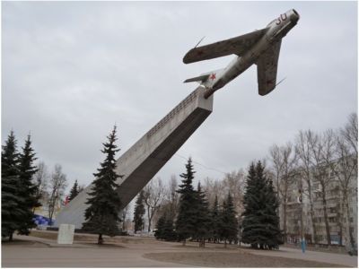 Монумент летчикам - защитникам Родины