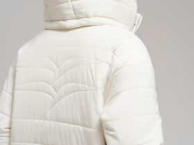 Стеганая куртка с искусственным утеплителем