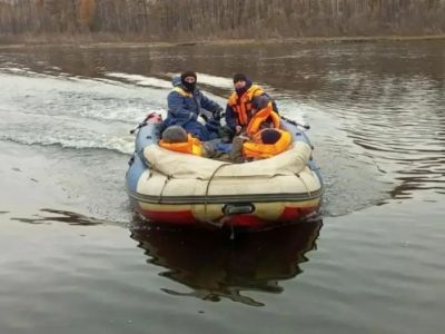 Две лодки перевернулись на Чульмане: всех рыбаков спасли
