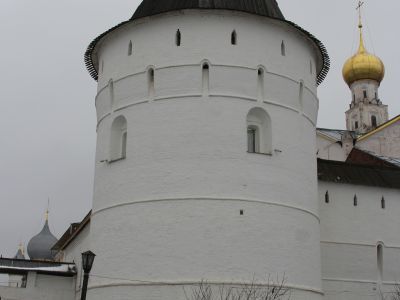 Круглая садовая башня