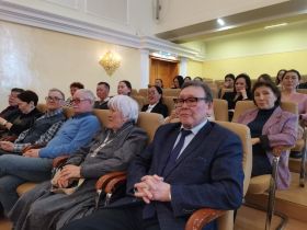 Презентован первый печатный том «Энциклопедии Якутии»