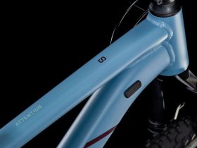 Горный велосипед Cube Attention SLX 27.5, год 2025, цвет Голубой-Красный, ростовка 14.5