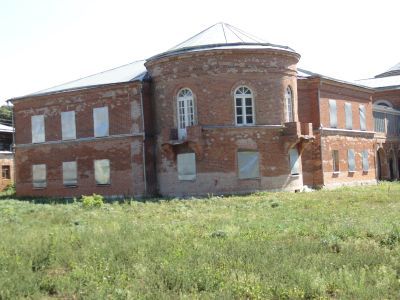 Два флигеля