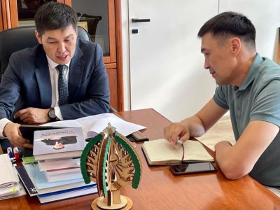 Анатолий Семенов стал наставником участника кадровой программы «Якутия — земля героев»